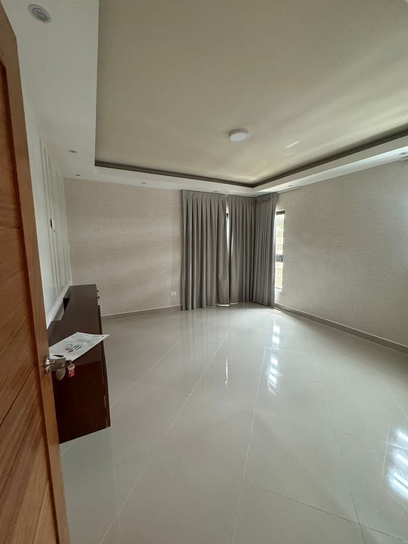 casas - Casa en Cerros de Arroyo Hondo de 3 habitaciones y 3 parqueos  4