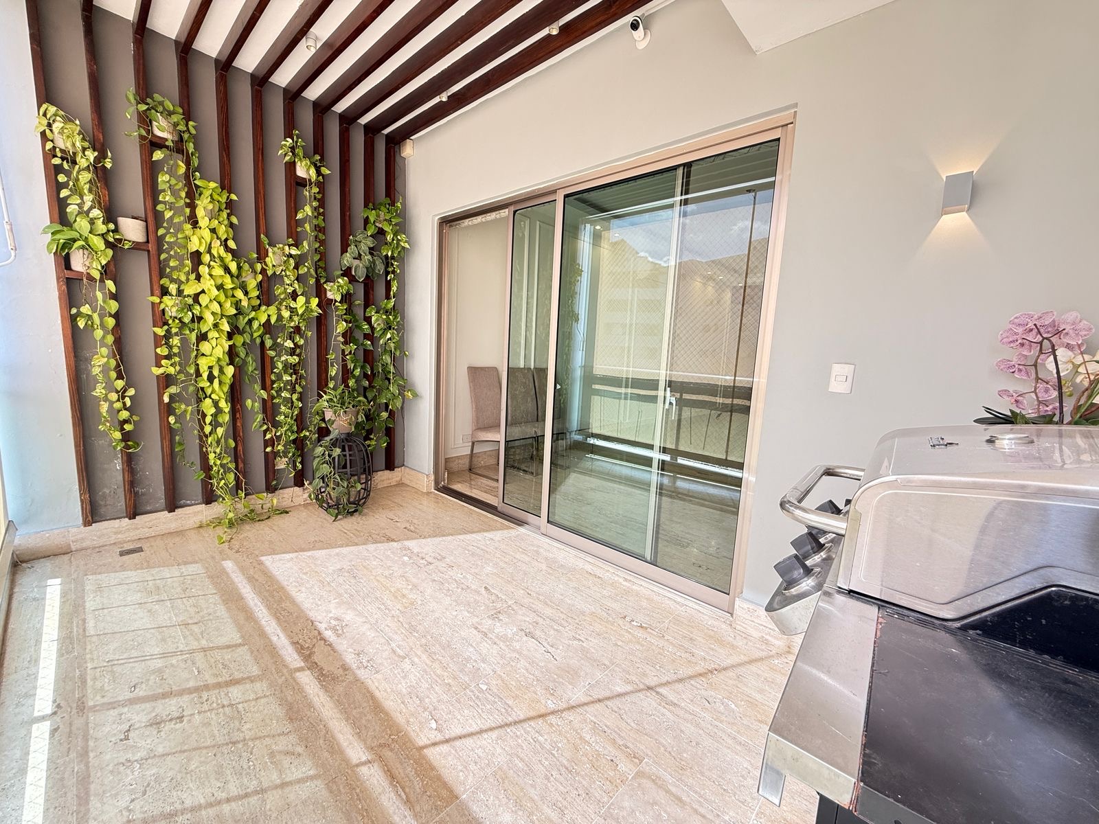 apartamentos - Vendo en el millón dos hab más estudio 2.5 baños  2