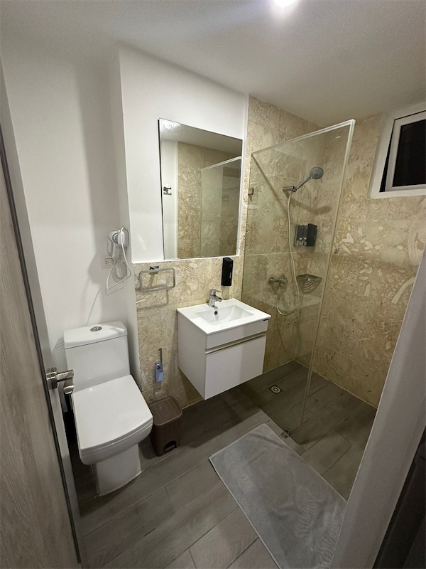apartamentos - Venta de apartamento con jacuzzi Juan Dolio 2da línea de playa  7