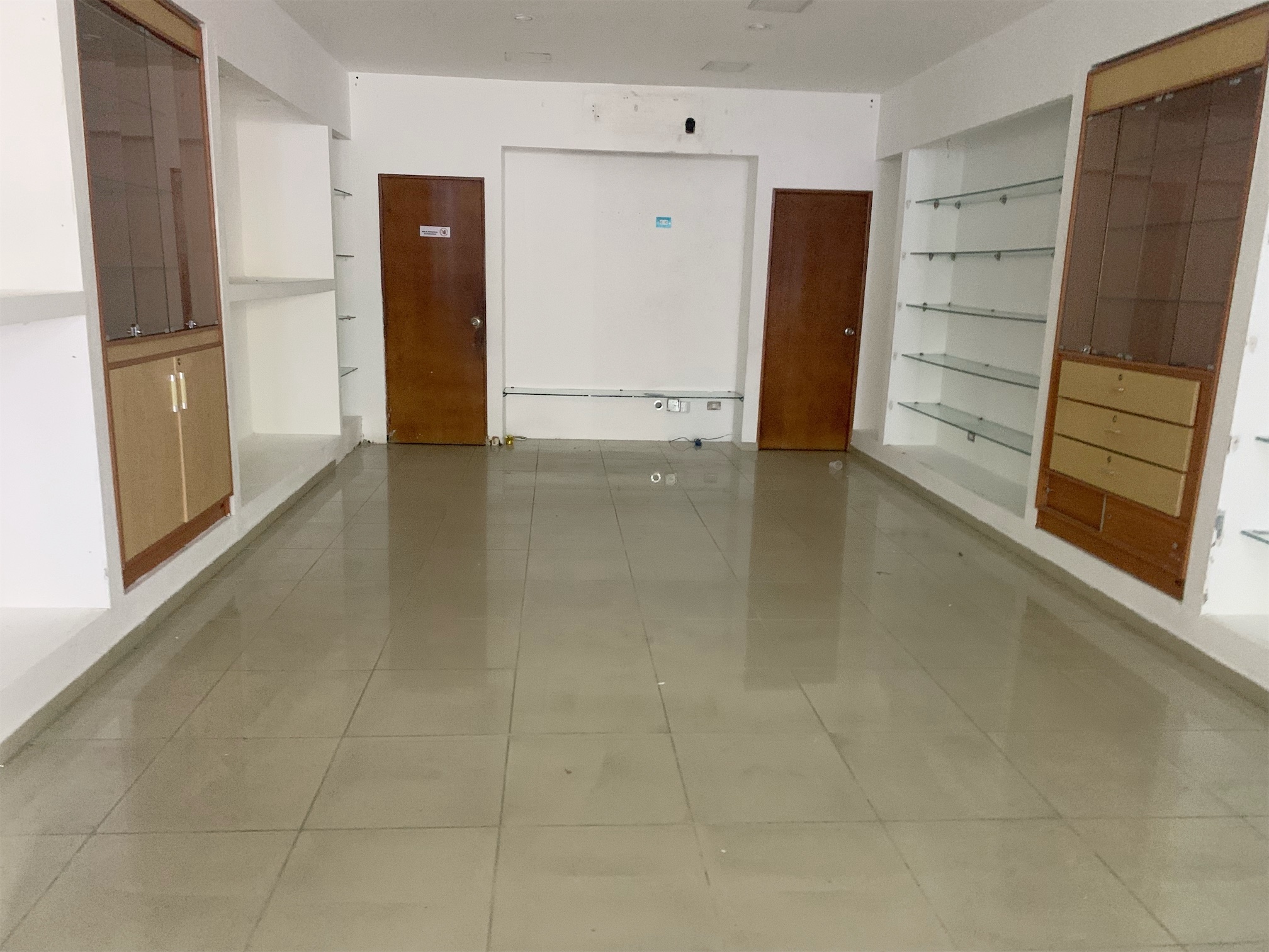 oficinas y locales comerciales - Local en Piantini Primer nivel  1