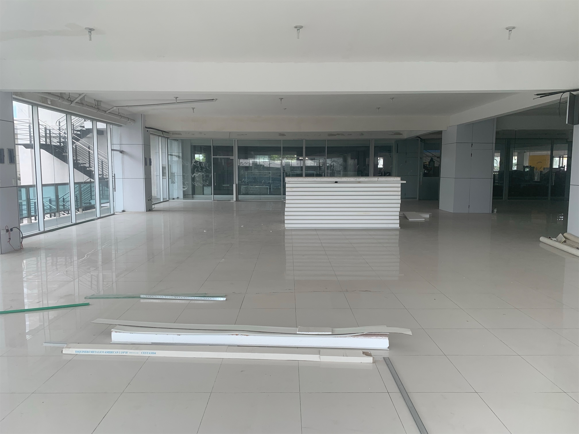 oficinas y locales comerciales - Amplio local abierto 2