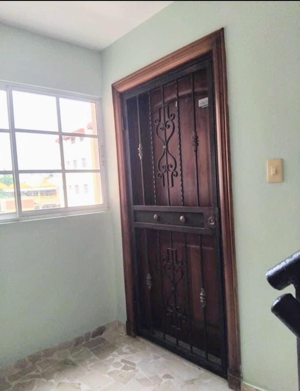 apartamentos - De oportunidad 
2do nivel en Alma Rosa II 1