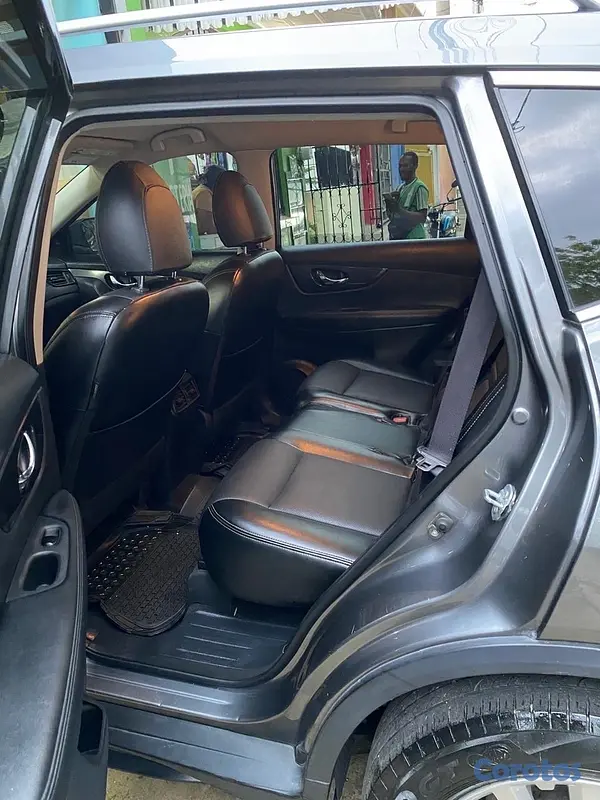 jeepetas y camionetas - Nissan ROGUÉ SV 2017 la más nueva 9