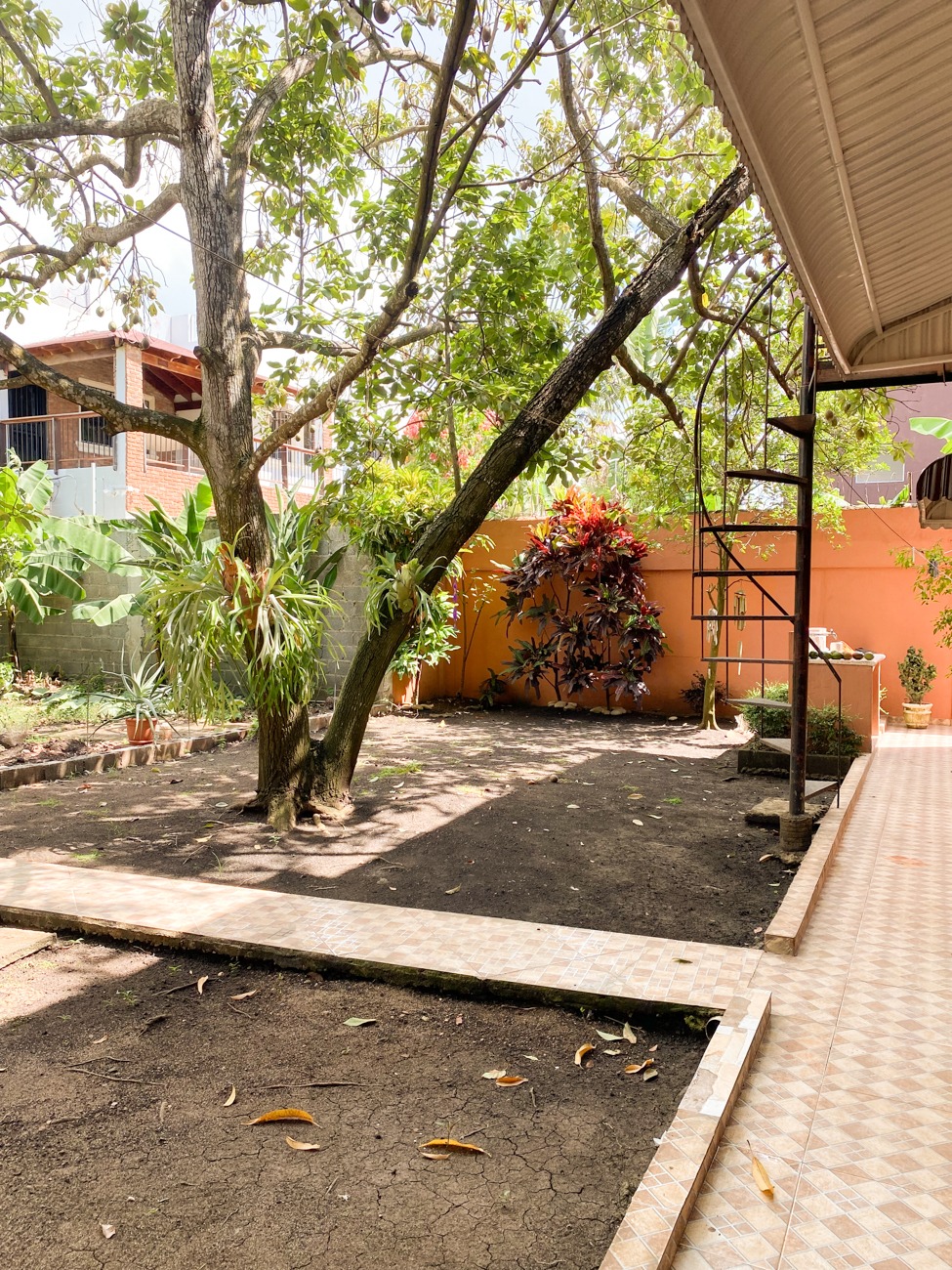casas - Vendo CASA de Dos niveles 450mt2 2 niveles 1408 8