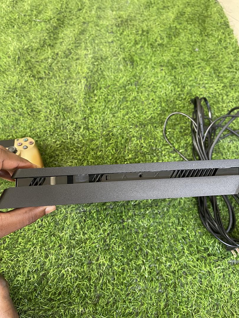 consolas y videojuegos - ¡Vendo PlayStation 4 Slim 1TB en excelente estado! 1