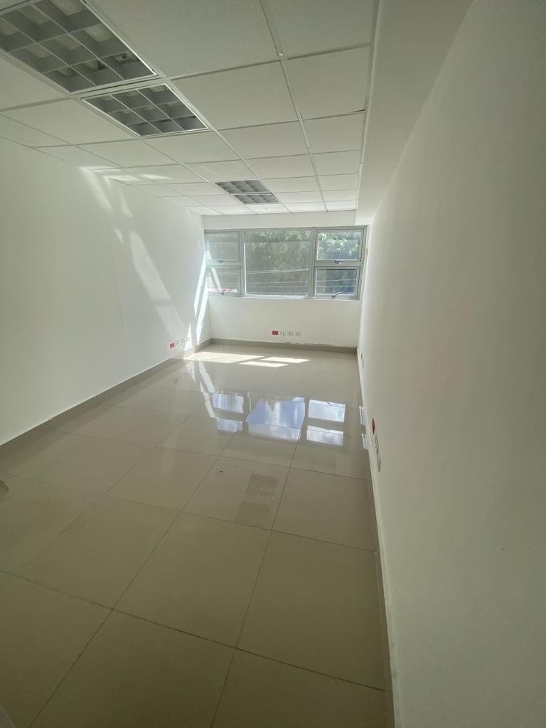 oficinas y locales comerciales - ALQUILO Amplio Local Comercial 2do Piso En El Vergel
CODIGO: PD127 9