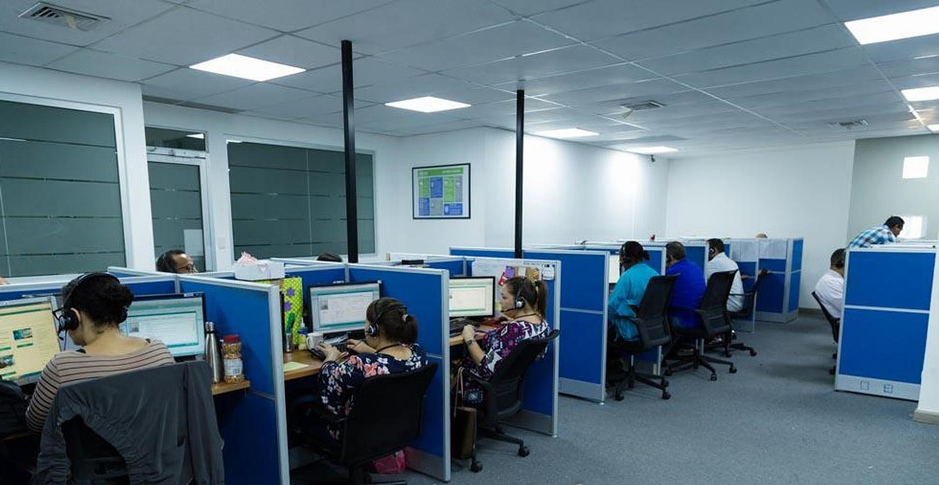 oficinas y locales comerciales - 🔵 Alquilo Oficina  3er piso 400 mts en Naco 
 2