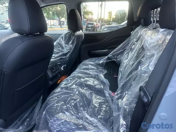 jeepetas y camionetas - Nissan Navara 4X PRO 2026  0KM. 9