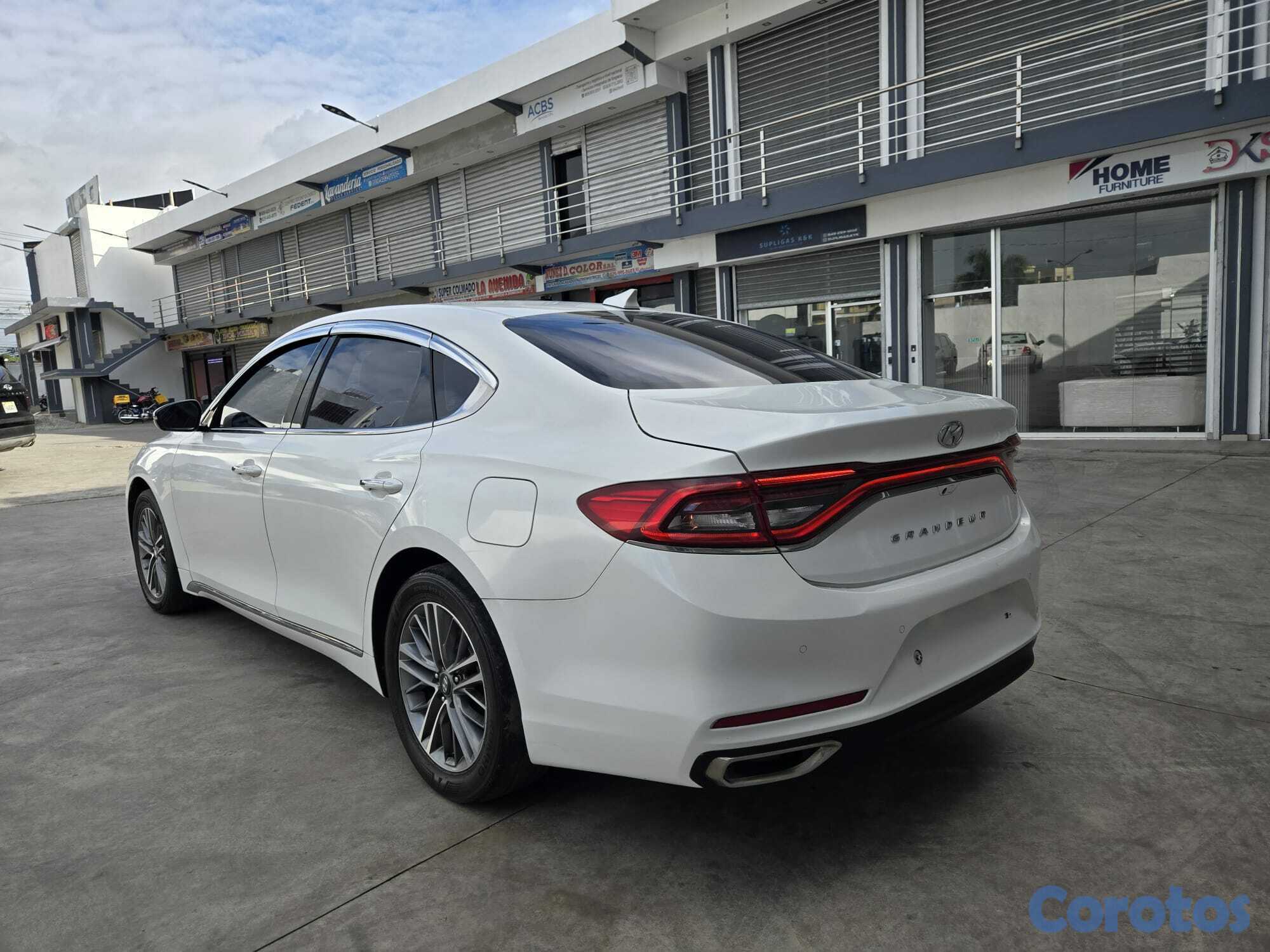 carros - HYUNDAI GRANDEUR 2018 BLANCO 9