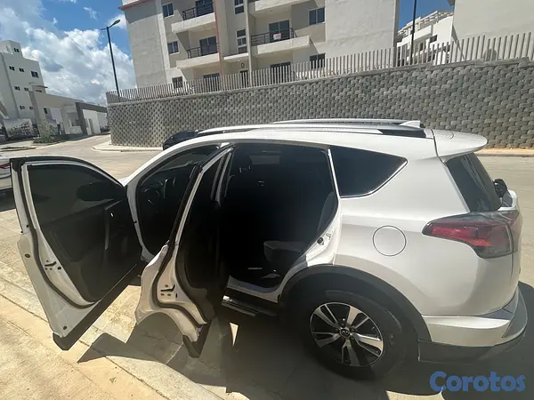 jeepetas y camionetas - Rav4 XLE 2018  5