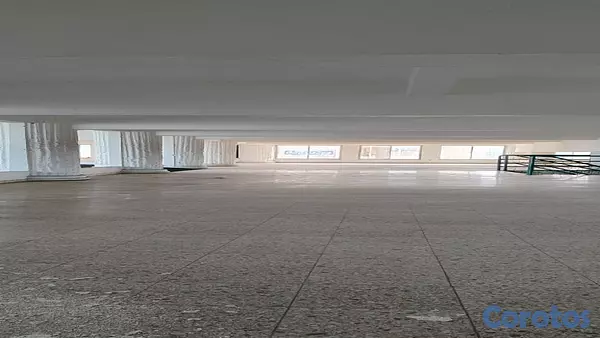 oficinas y locales comerciales - Alquilo Edificio de 4 pisos amplios, Próximo a la 27 Super Céntrico!!!! 2