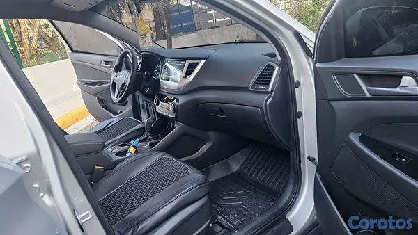 jeepetas y camionetas - hyundai Tucson 2017 doch 2