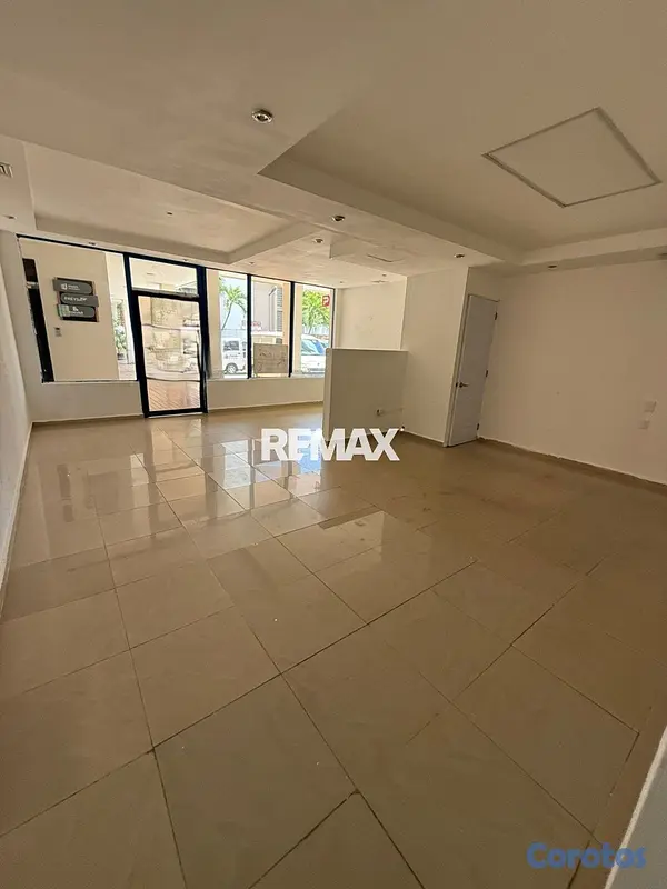 oficinas y locales comerciales - Local comercial de 82mt2 en alquiler en Naco 1