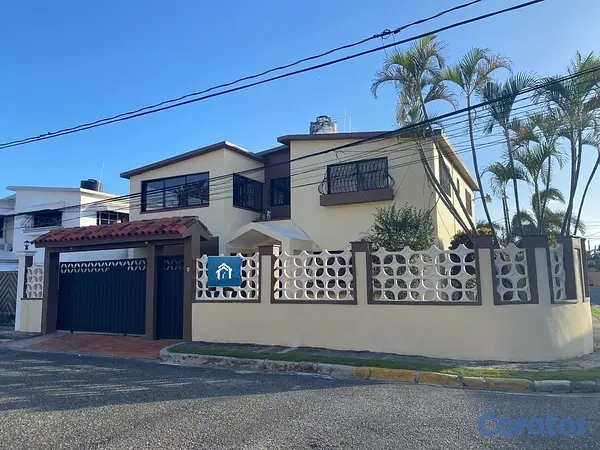 casas - venta de casa con 300mts próximo a la avenida España Santo Domingo este  6