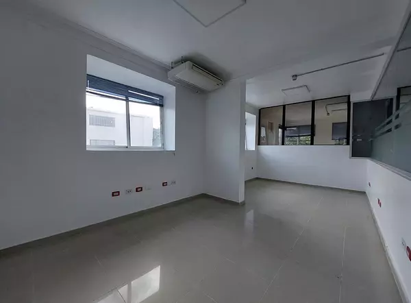 oficinas y locales comerciales - Propiedad  esquinera en Gazcue  3