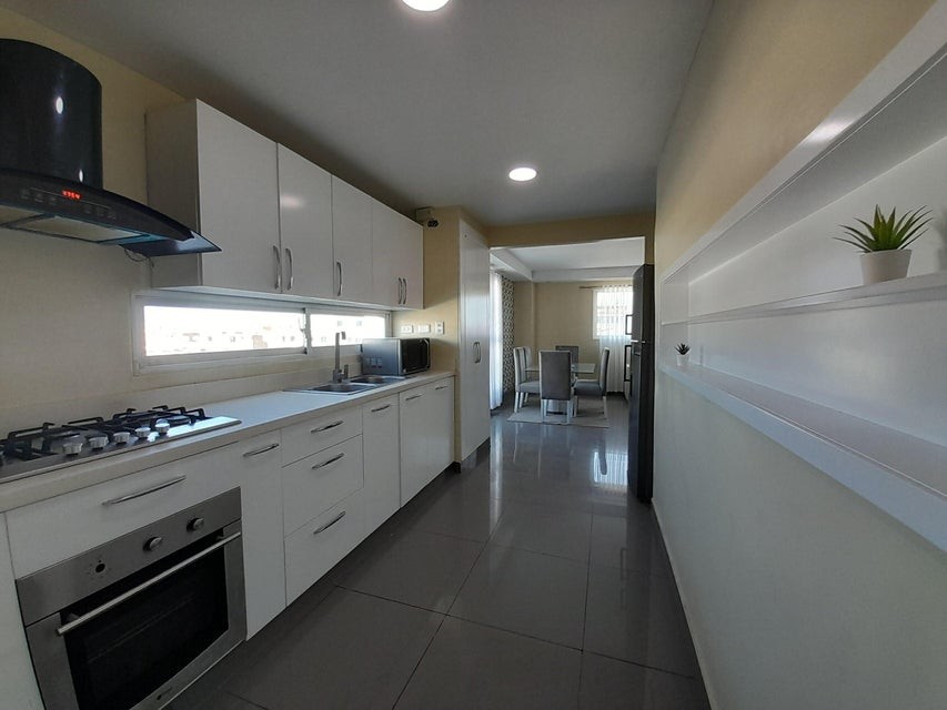 apartamentos - Apartamento amueblado en alquiler #24-1727 piso alto, areas comunes, ascensor. 3