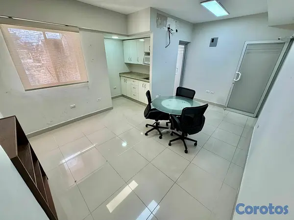 oficinas y locales comerciales - Oficina Comercial en Alquiler Semi-Amueblada Ensan 2