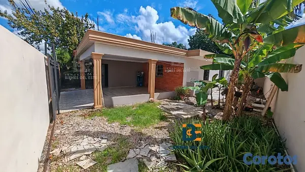 casas - Se vende amplia casa DE ESQUINA en la Entrada del  9