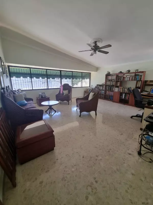casas - Vendo Casa en el Sector Altos de las praderas2 niveles de 493 mt2.  8