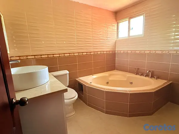 casas - Amplia casa en venta ubicada en urbanizacion Jardi 10