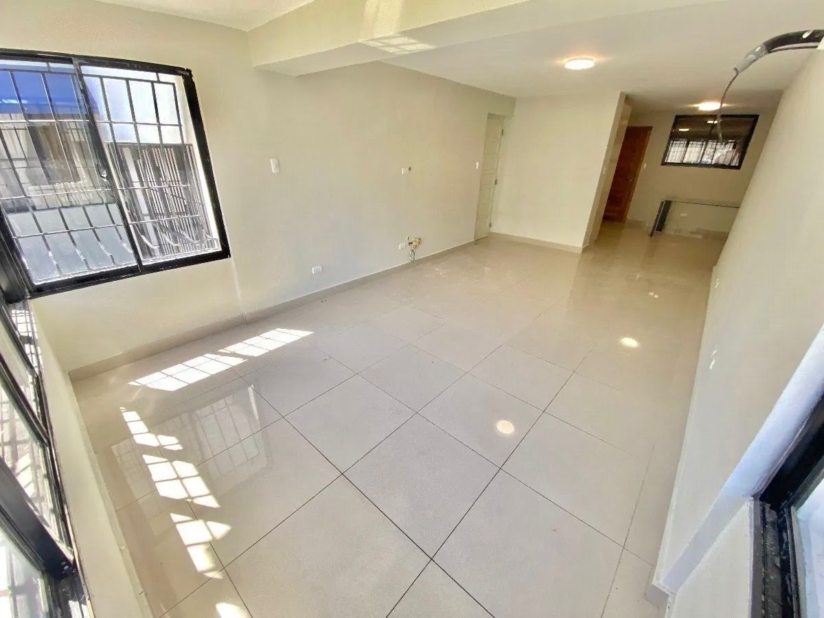 apartamentos - Alquiló piantini primer nivel dos hab baño parqueo 2