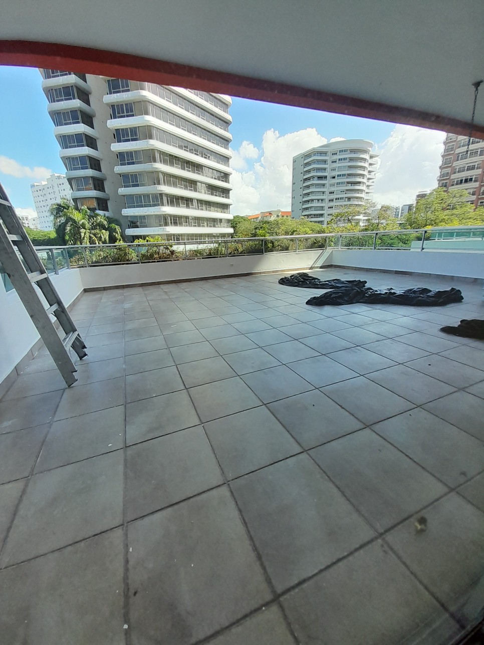 apartamentos - Rento apartamento amplio con terraza y varios parqueos 1