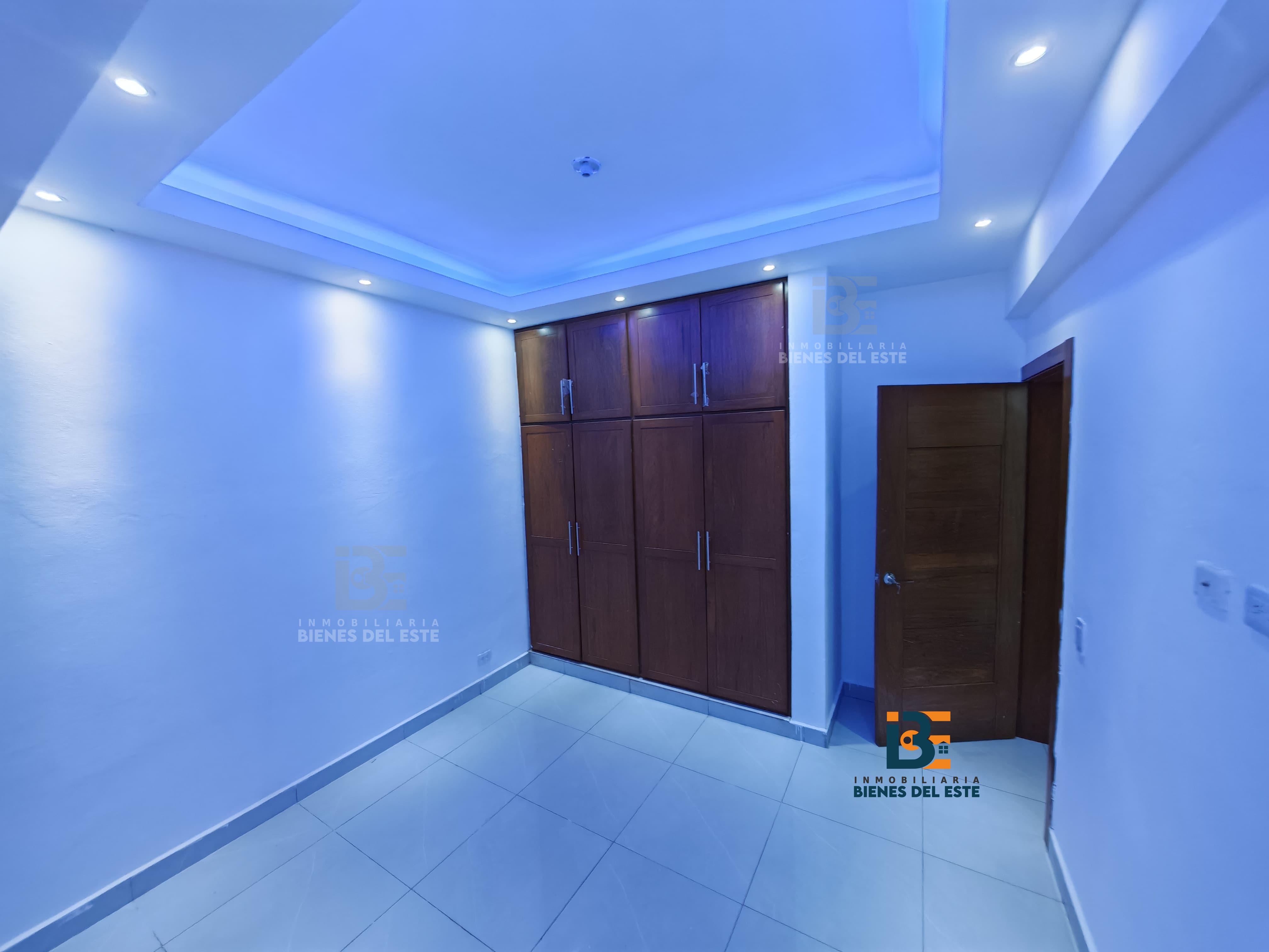 apartamentos - Se Rentta Lujoso Apartamento con Tres habitaciones 4