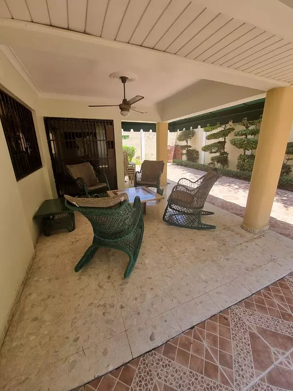 casas - Casa en venta en Las Praderas
RD$21,500,000
 1