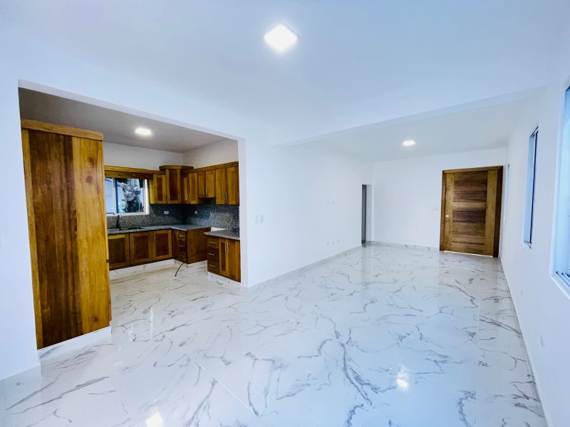 casas - Casa moderna con buenos espacios y ubicación a buen precio  5
