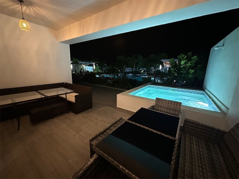 apartamentos - Venta de apartamento con jacuzzi Juan Dolio 2da línea de playa  9