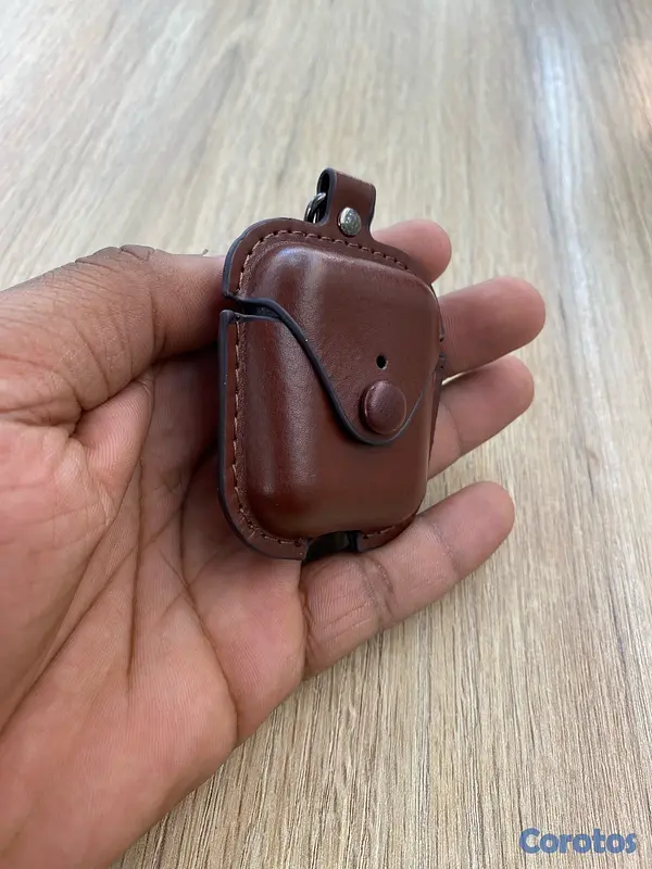 accesorios para electronica - Covers de leather para AirPods. 4
