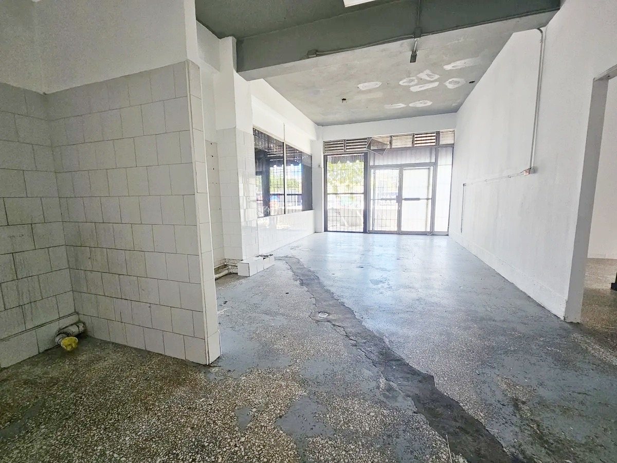 oficinas y locales comerciales - Local en la Esperilla 9