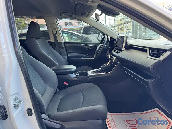 jeepetas y camionetas - Toyota RAV4 2023 LE plus  8