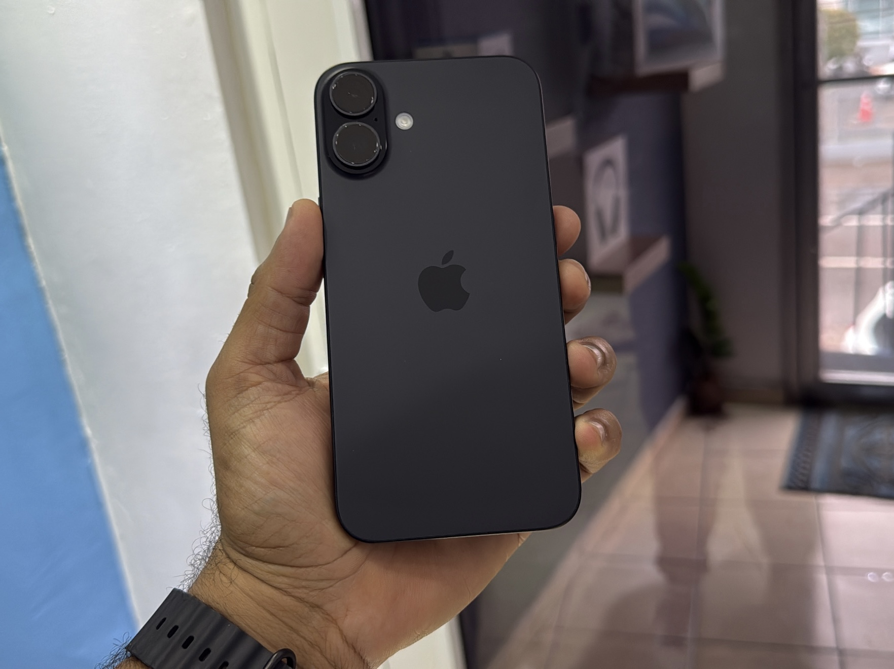 celulares y tabletas - iPhone 16 PLUS 128GB E-SIM Como New $ 53,500 NEG