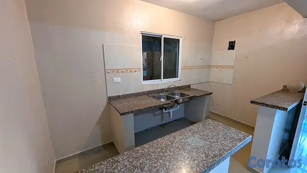 casas - De Oportunidad! Propiedad En Venta! 2 Casas, 1 Apa 2