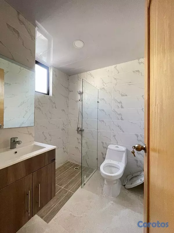 apartamentos - vendo independencia piso 3 con dos habitaciones dos baños parqueo lokert  3