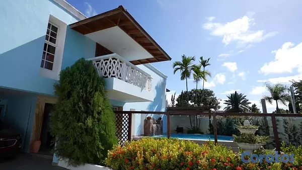 casas - vendo casa altos De Arroyo hondo 3 dos niveles tres habitaciones con baño piscin 8