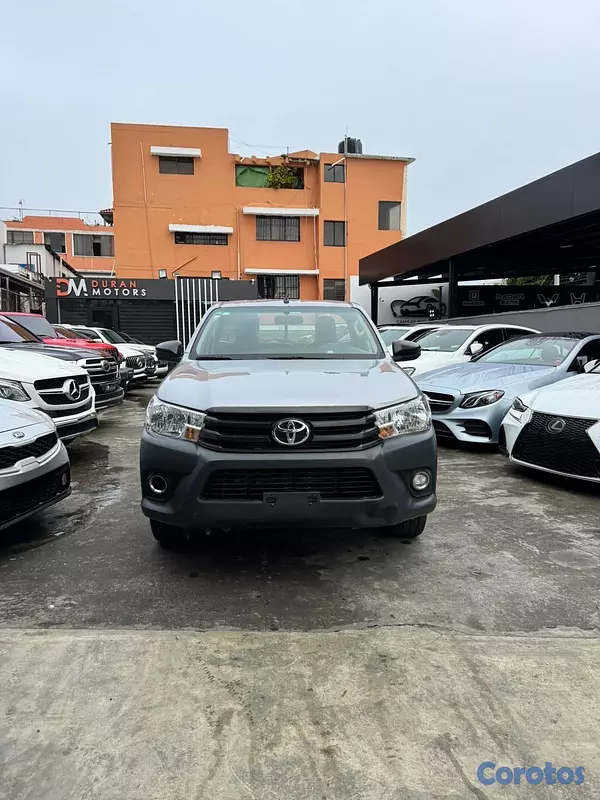 jeepetas y camionetas - Toyota Hilux 2023  3
