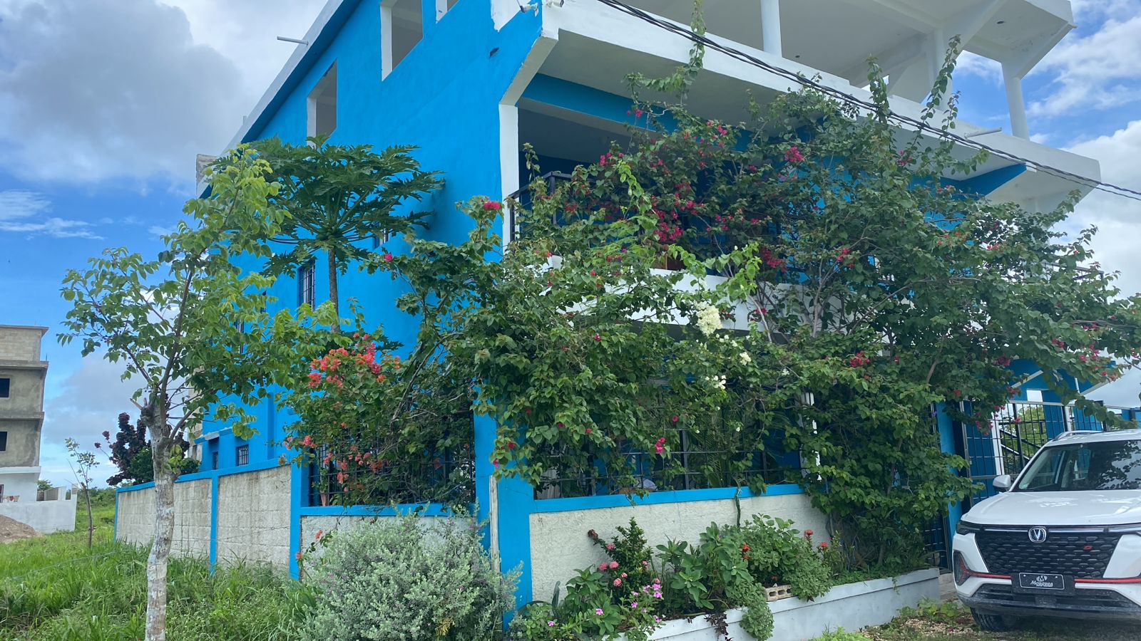 otros inmuebles - Propiedad de 3 niveles en Altos de Friusa Bavaro