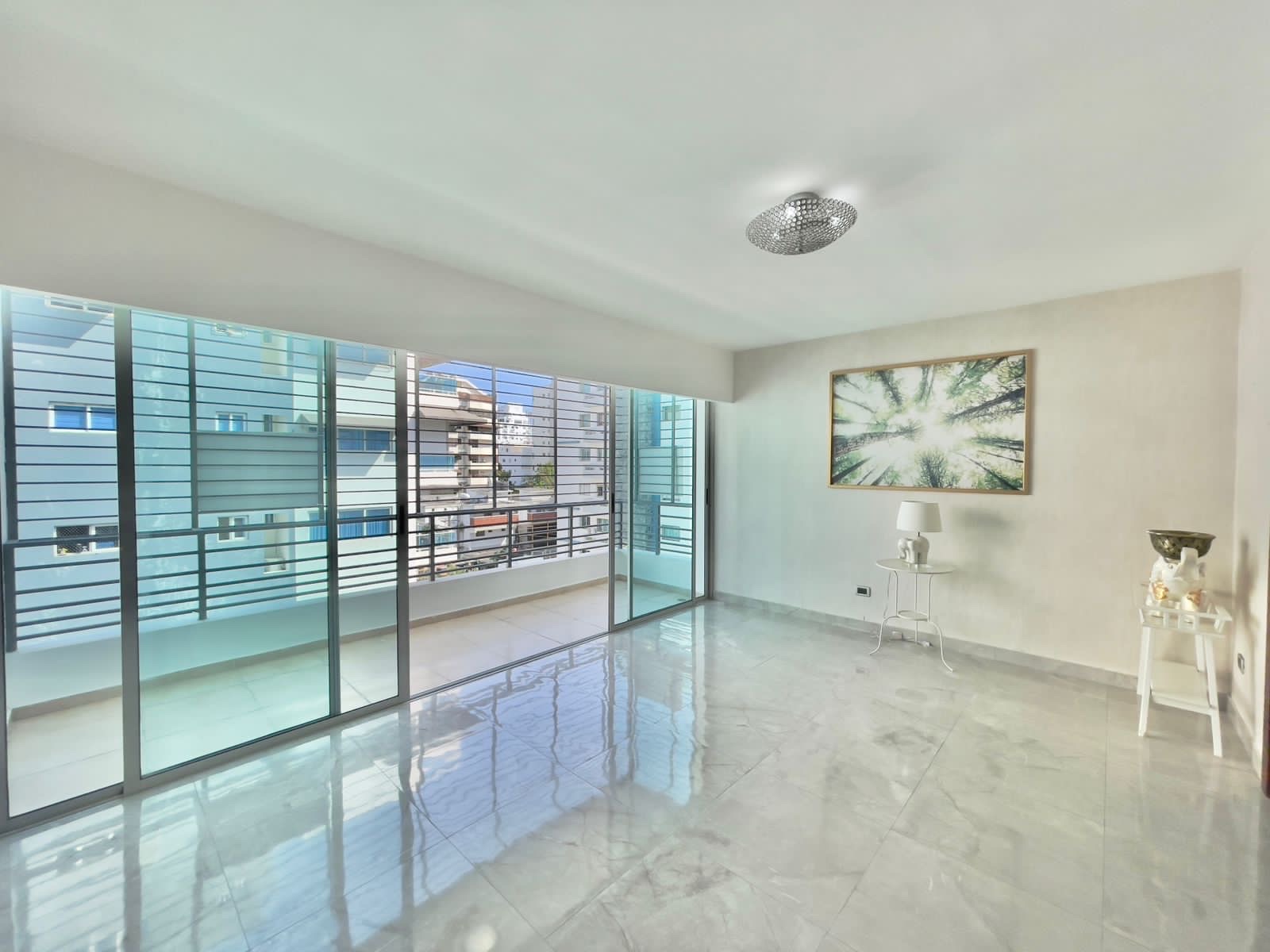 apartamentos - EVARISTO MORALES APTO EN VENTA DE 3 HABITACIONES CON BAÑO 2 PARQUEOS 0