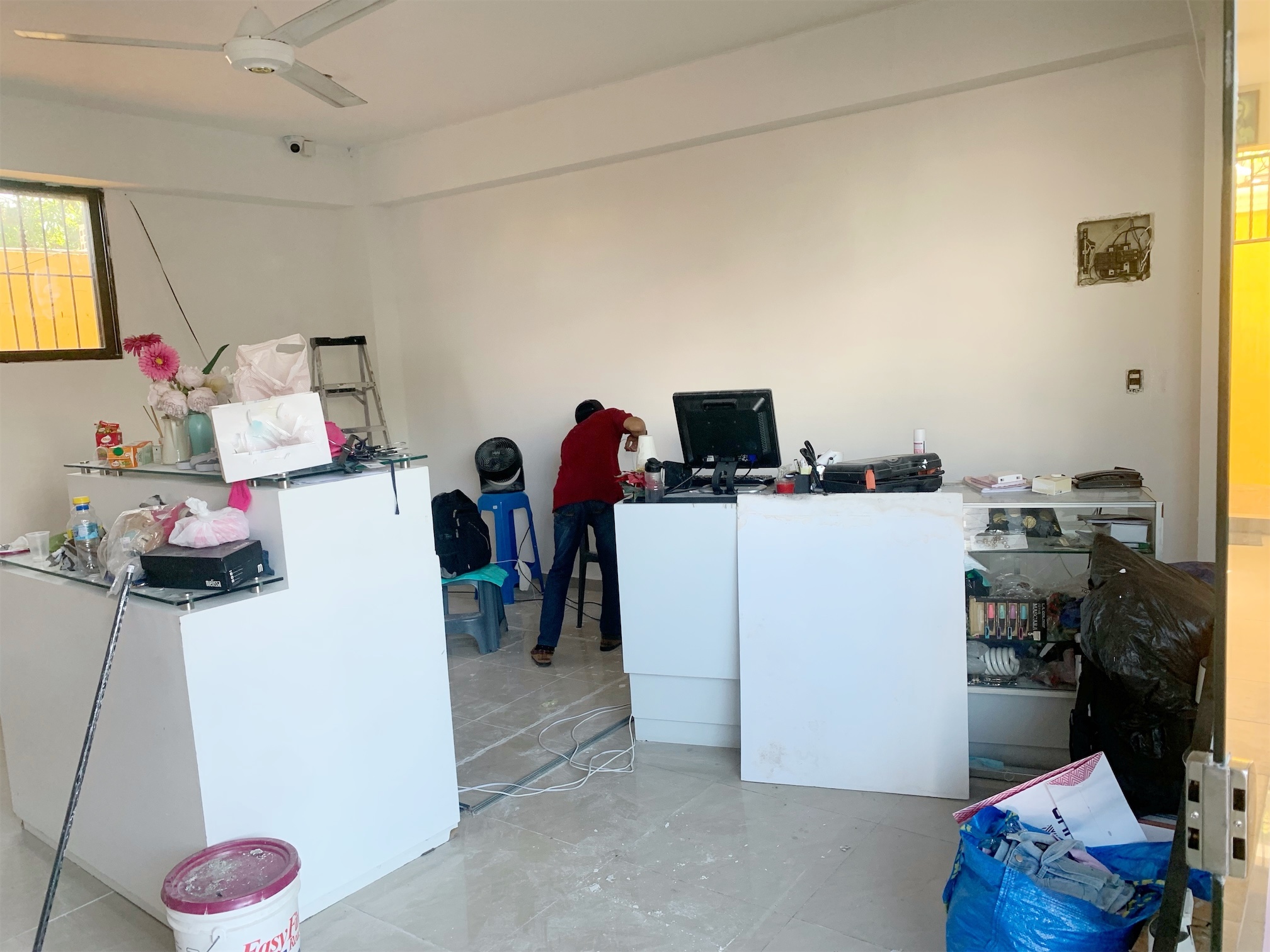 oficinas y locales comerciales - Local en primer nivel prados 1