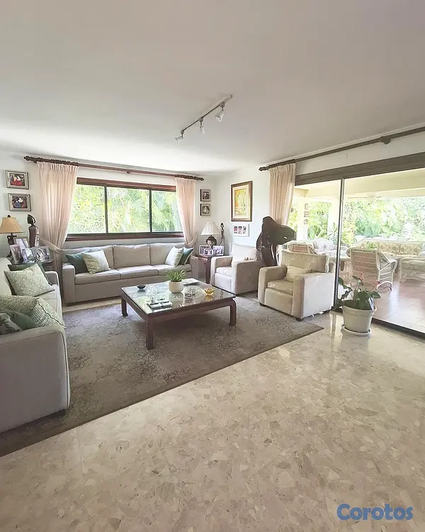 casas - Elegante casa de dos niveles en Altos de Arroyo Hondo II 2