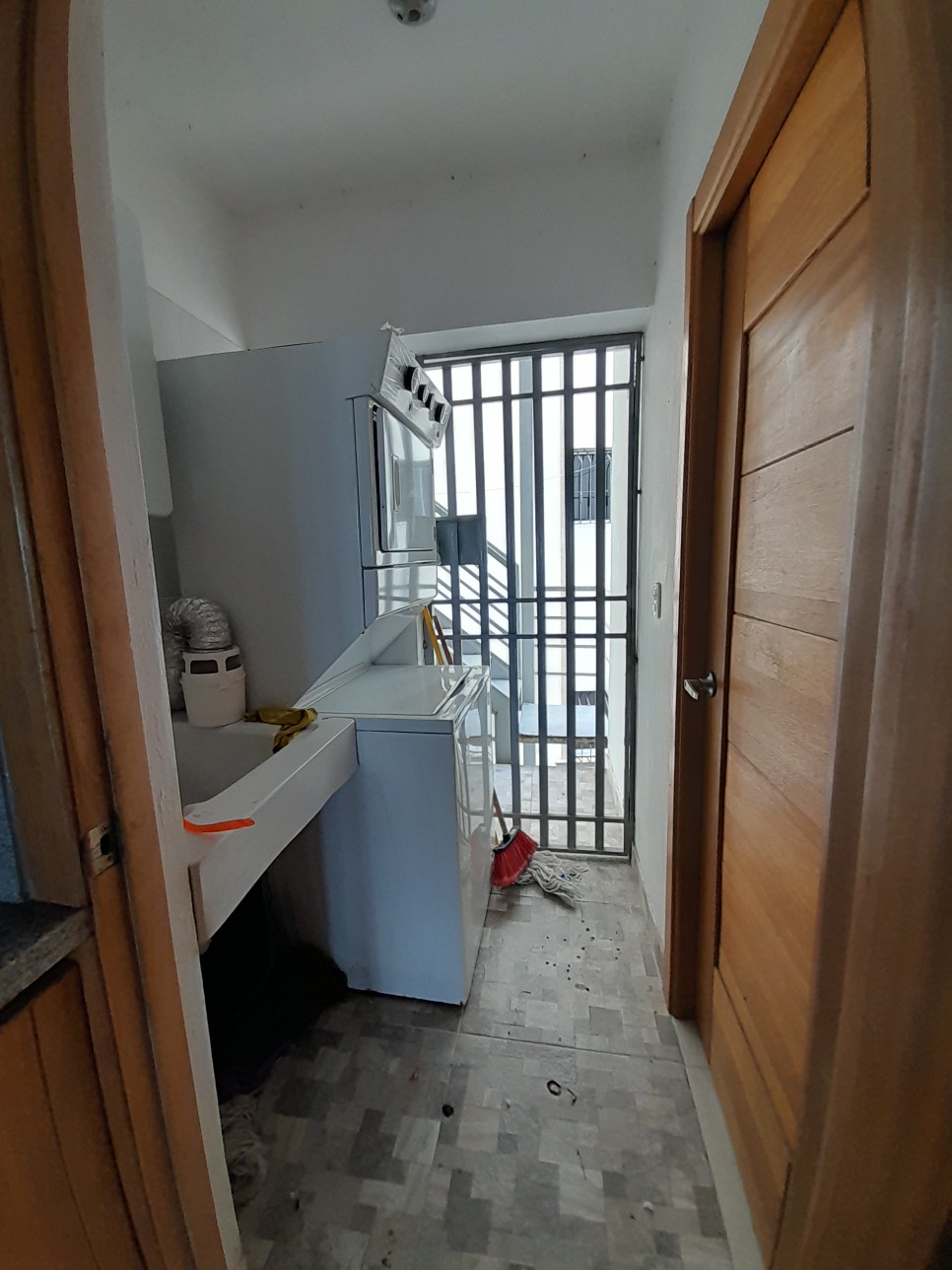 apartamentos - Sin intermediario 
Rento sin muebles con dos parqueos techados cuarto de servi 5