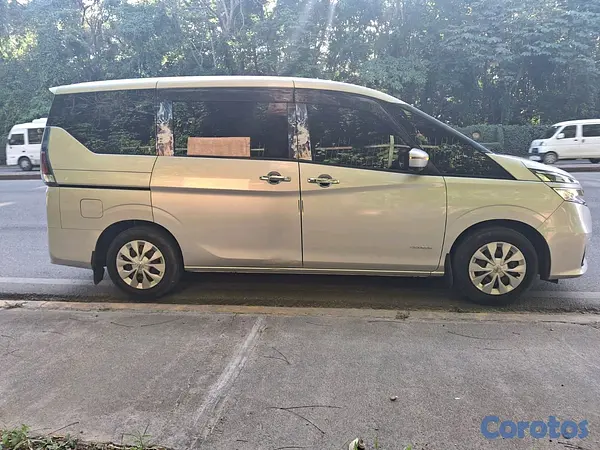 jeepetas y camionetas - Nissan serena 2019 2