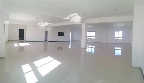 oficinas y locales comerciales - Local amplio en zona exclusiva 4