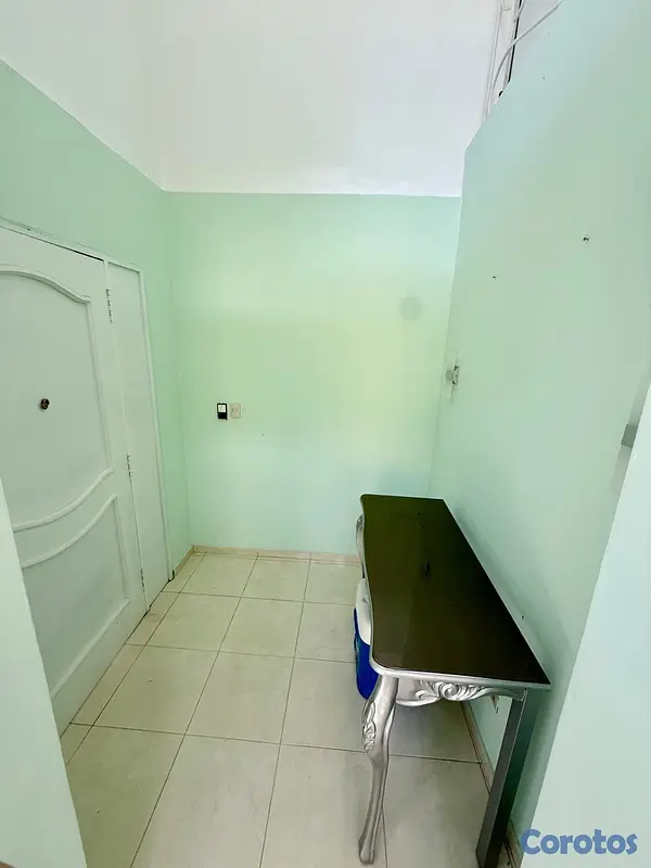 casas - Se vende casa frente a la Sirena de la charles de  16