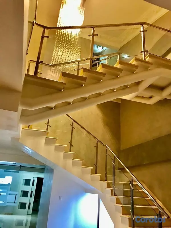 apartamentos - vendo Ph de tres niveles los cacicazgos 5 habitaciones con su baño 4 parqueos  6