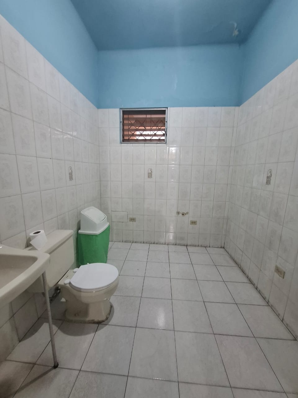 solares y terrenos - Vendo Local C. y Vivienda Zona Universitaria 7