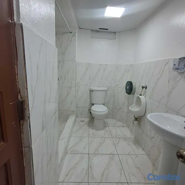 oficinas y locales comerciales - Local para oficina 1er piso en Gazcue 5