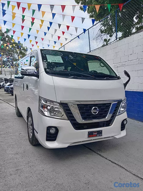 jeepetas y camionetas - NISSAN CARAVAN NV350 2